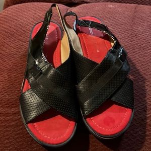 Adrienne Vittadini Sport Pixie Sandals Size 10